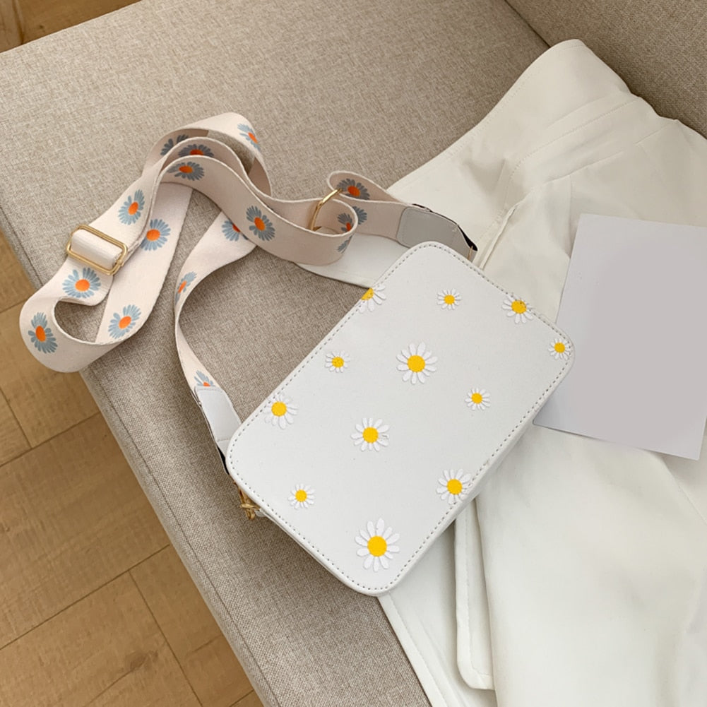 Daisy Pattern Shoulder Bag